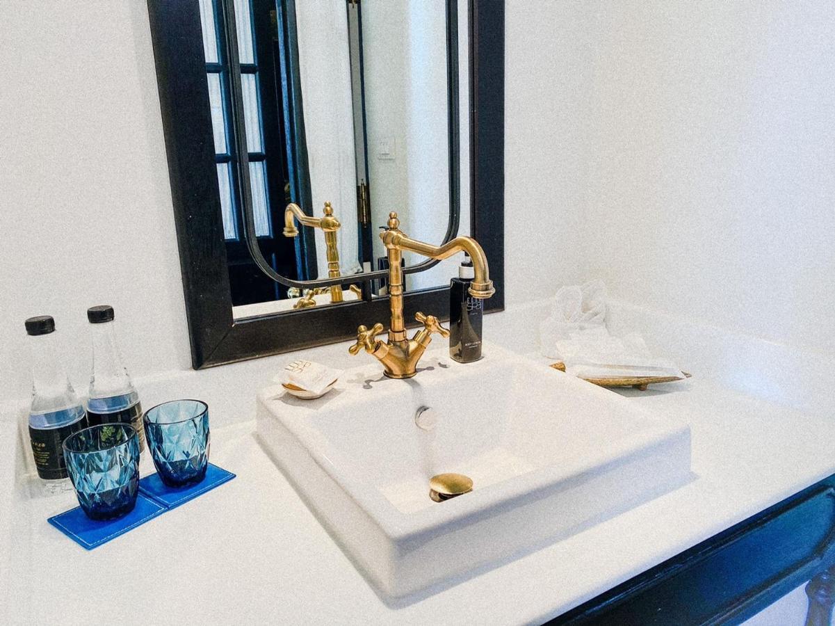 Mora Boutique Hotel - Sha Extra Plus Čiang Rai Exteriér fotografie A sink with a tap