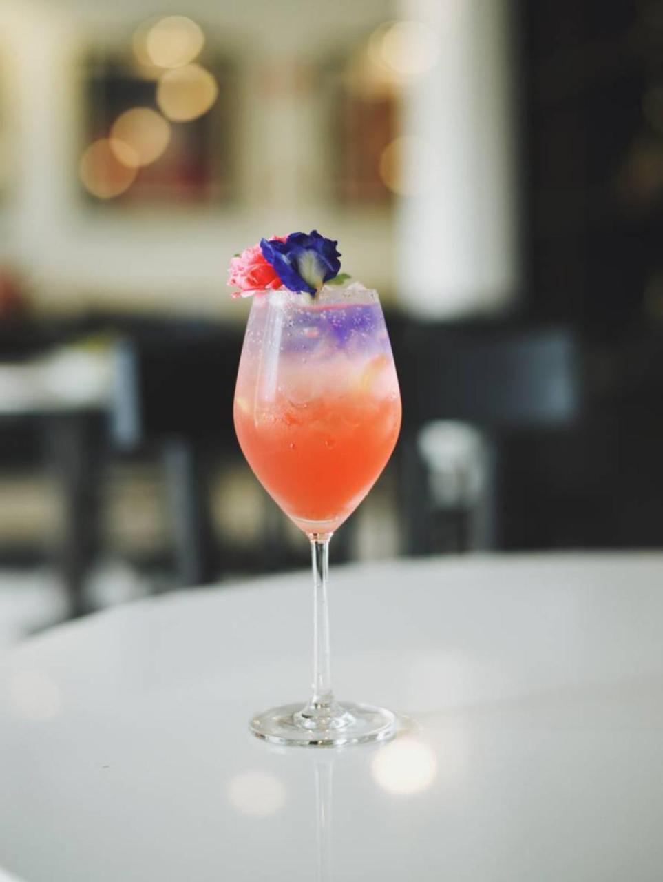 Mora Boutique Hotel - Sha Extra Plus Čiang Rai Exteriér fotografie A cocktail