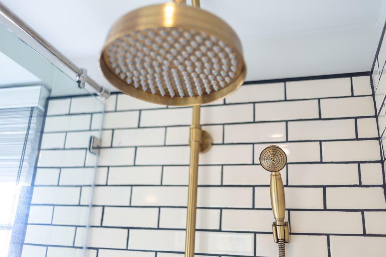 Mora Boutique Hotel - Sha Extra Plus Čiang Rai Exteriér fotografie A shower