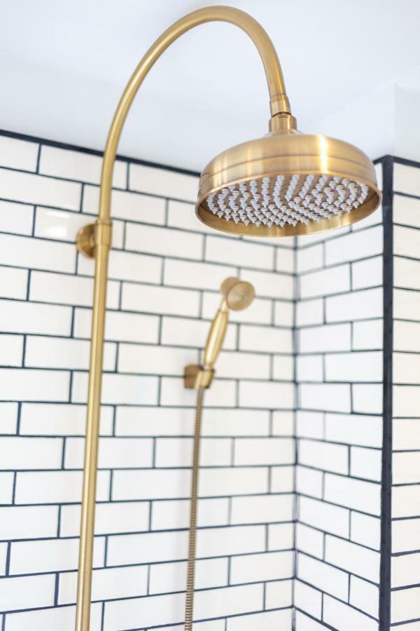 Mora Boutique Hotel - Sha Extra Plus Čiang Rai Exteriér fotografie A shower