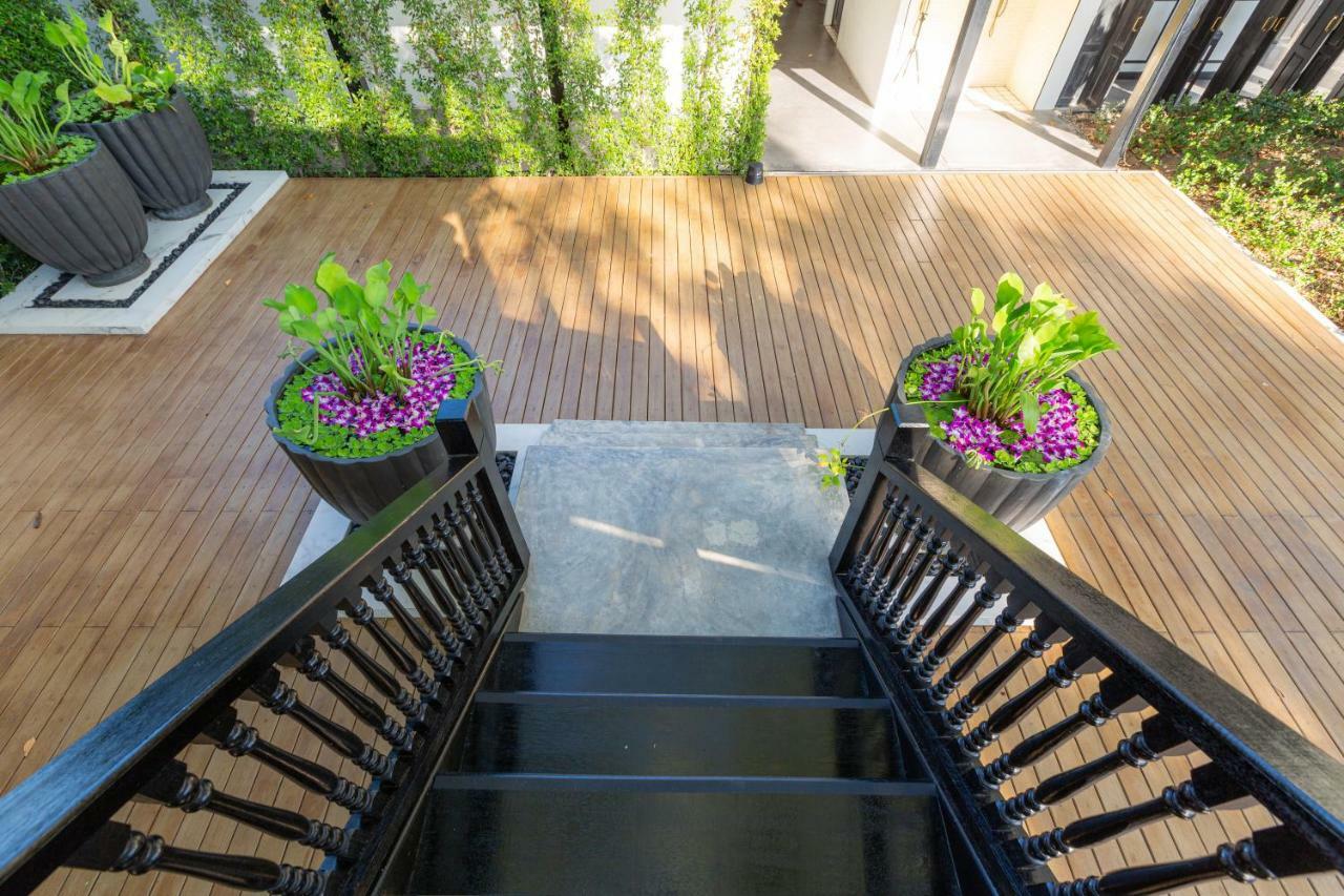 Mora Boutique Hotel - Sha Extra Plus Čiang Rai Exteriér fotografie Composite wood deck